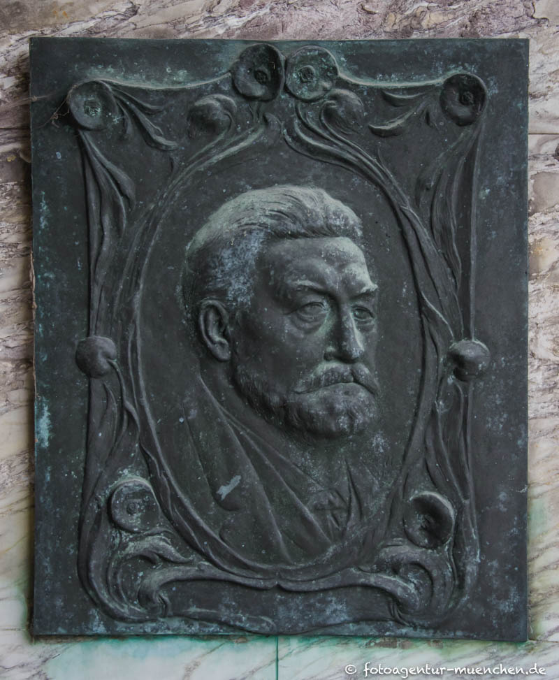 Relief am Grab - August Ungerer