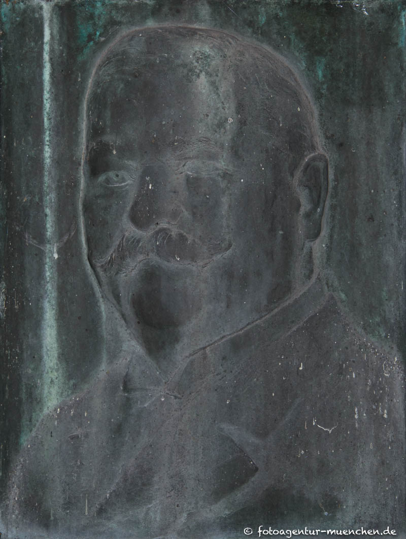 Relief - Karl Hromadnik