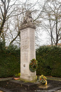 Kriegerdenkmal: Kriegerdenkmal Allach