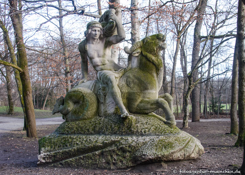 Jüngling auf Seekuh (Reichtum) - Bleeker Bernhard – Denkmal/Kunstwerk in München