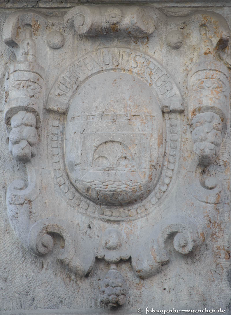 Emblem - Tiefbau - Düll Heinrich, Pezold Georg – Denkmal/Kunstwerk in München