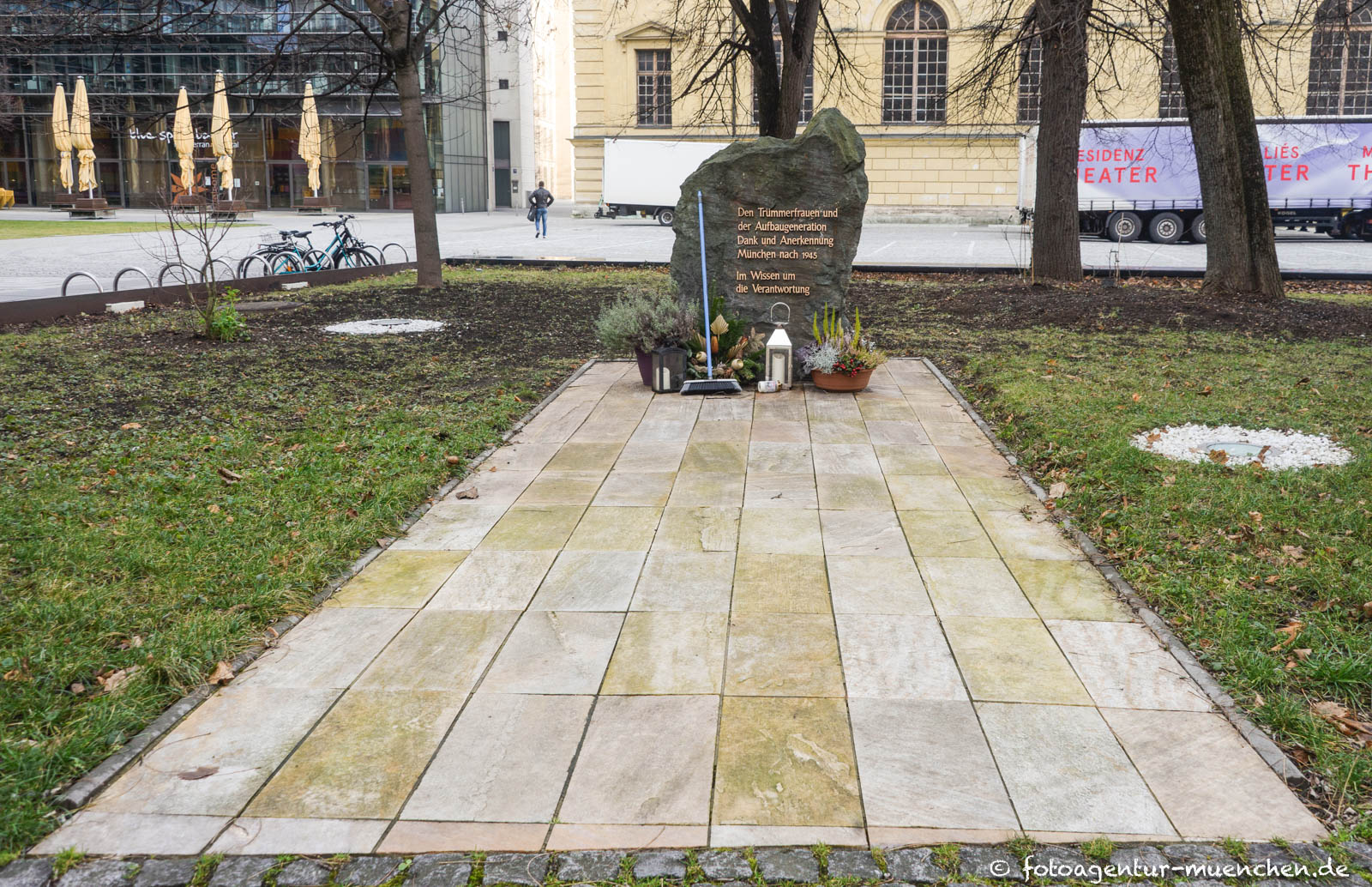 Denkmal für nicht existierende Trümmerfrauen