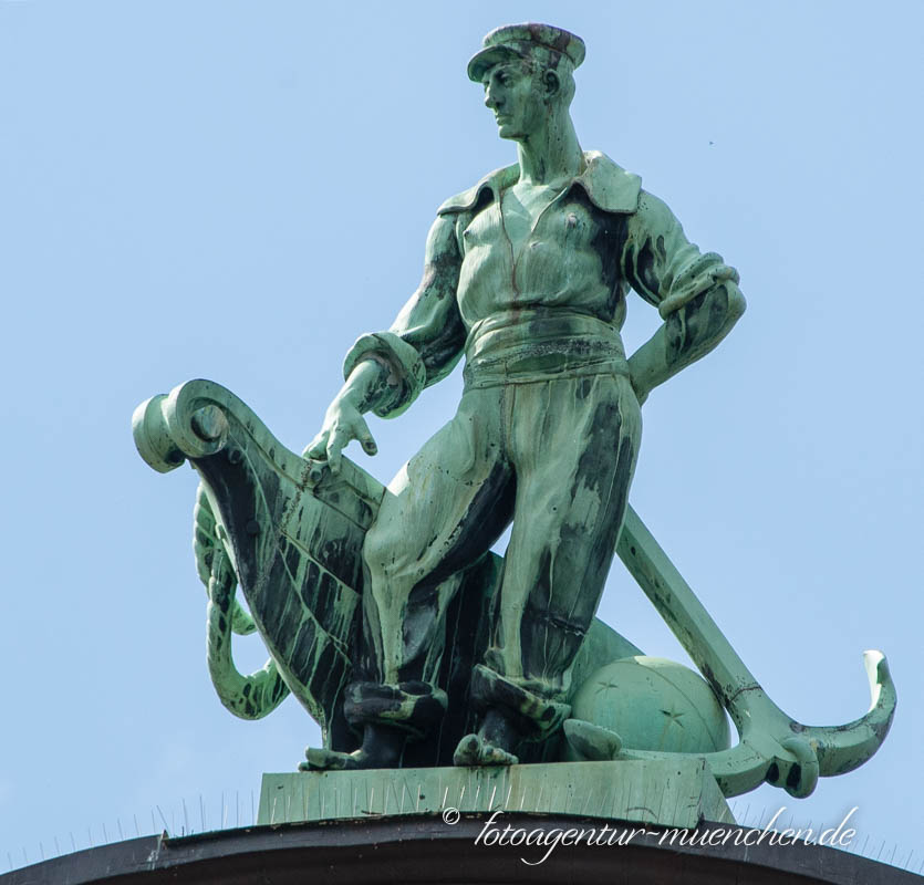 Seemann mit Boot - Kiene Hygin, Krieger R. – Denkmal/Kunstwerk in München
