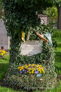 Gerhard Willhalm – Grab - Familie Schultheiss