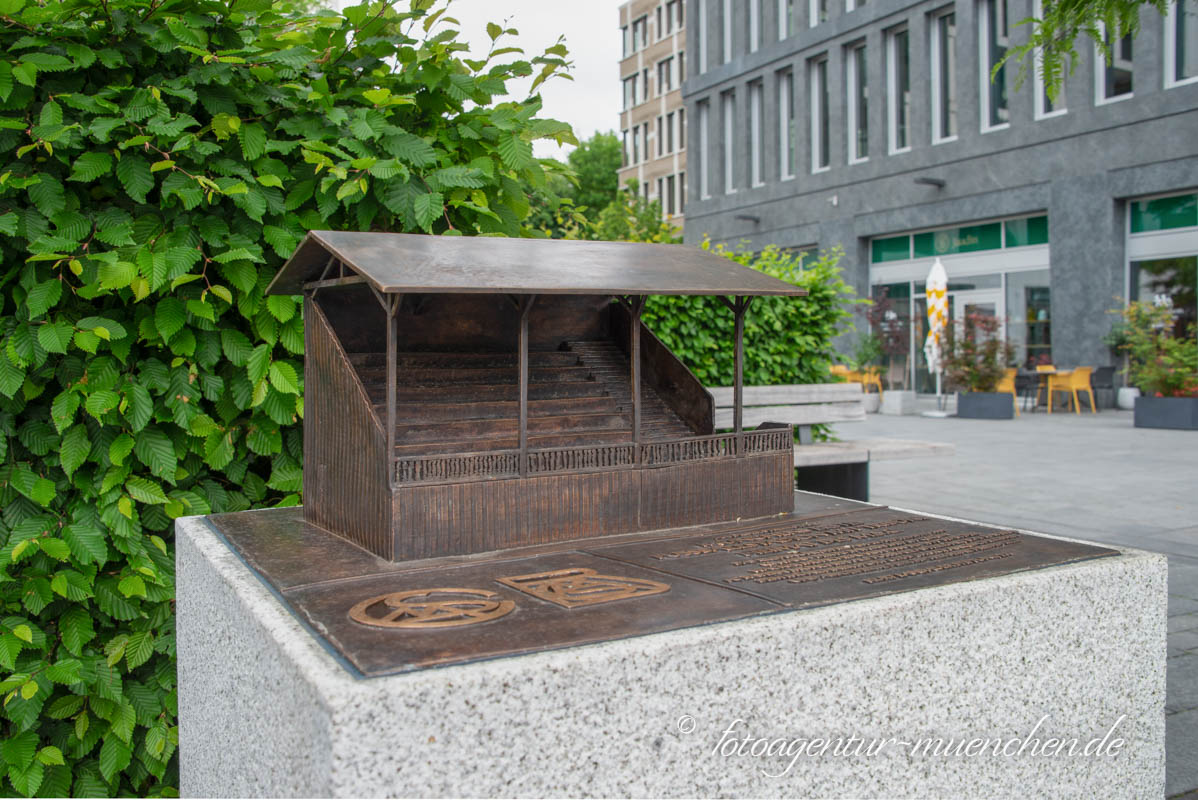 Gerhard Willhalm - Denkmal - Erster Fußballplatz