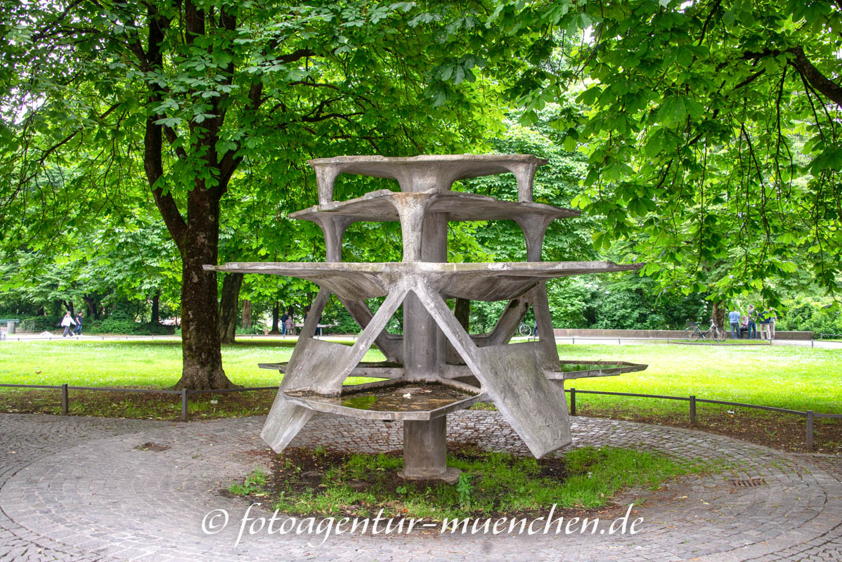 Brunnen (Zirkuswiese) - Friederichsen Roland – Denkmal/Kunstwerk in München