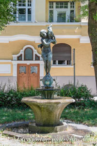 Mädchen mit Seehund