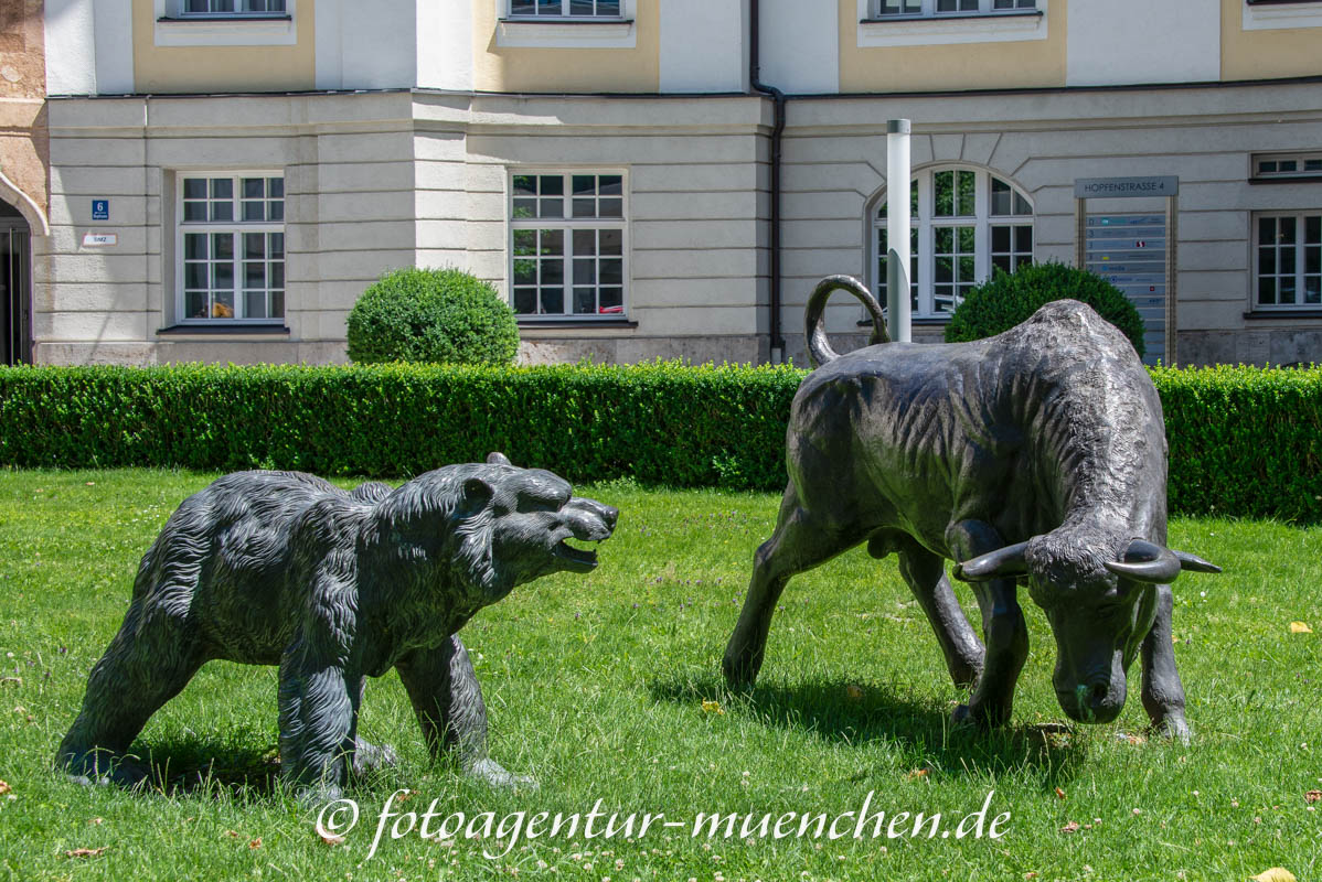 Bulle und Bär – Denkmal/Kunstwerk in München