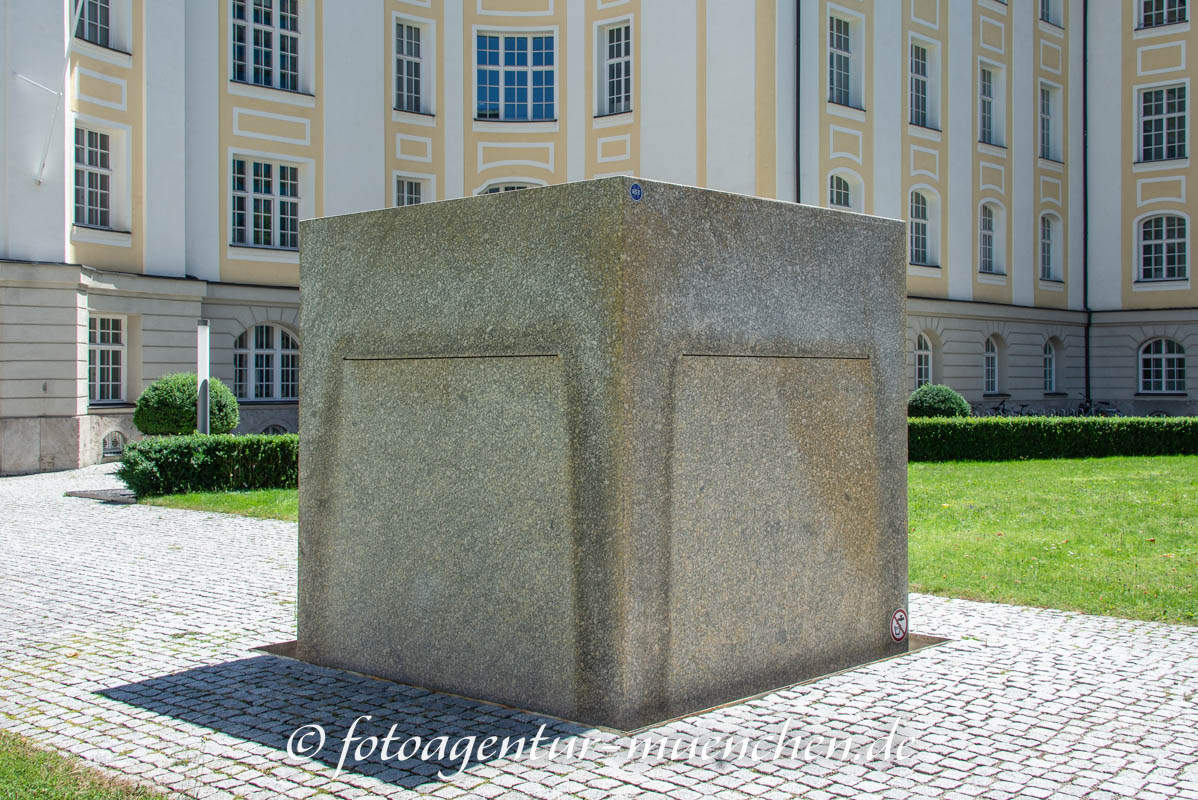 Würfelbrunnen – Denkmal/Kunstwerk in München