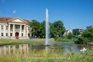 Springbrunnen vor dem Prinz-Carl-Palais
