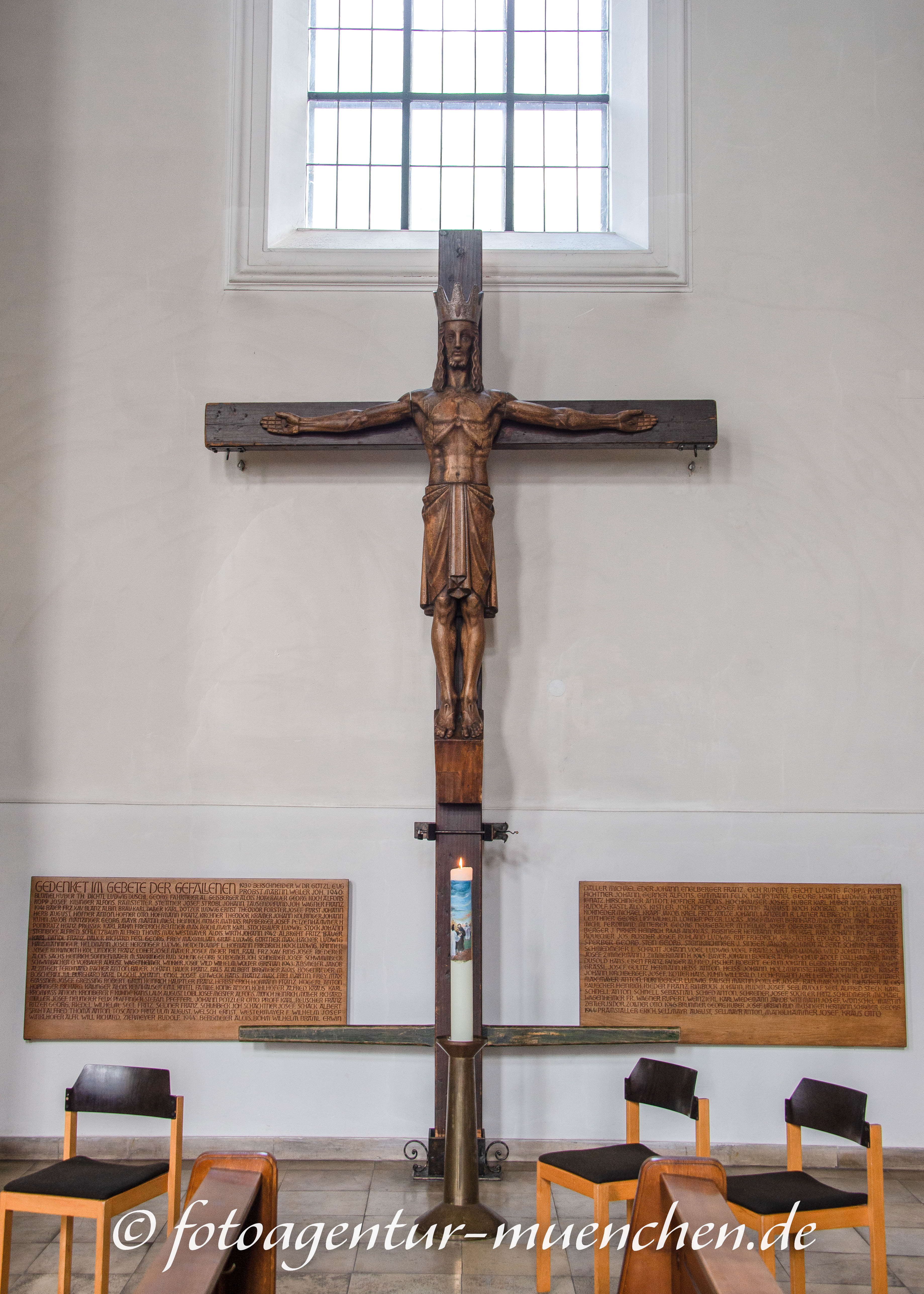 Kriegerdenkmal - Franziskuskirche