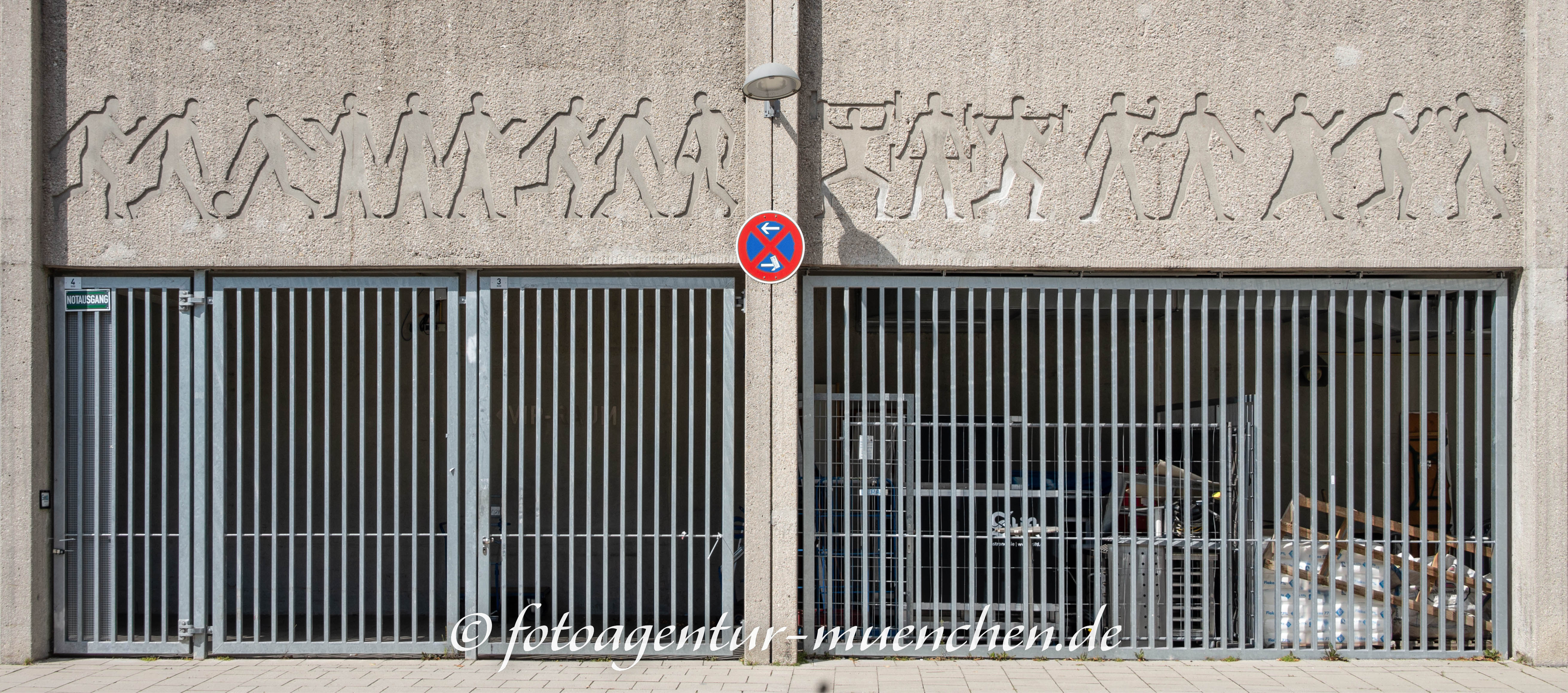Reliefs am Stadion des TSV 1860 München