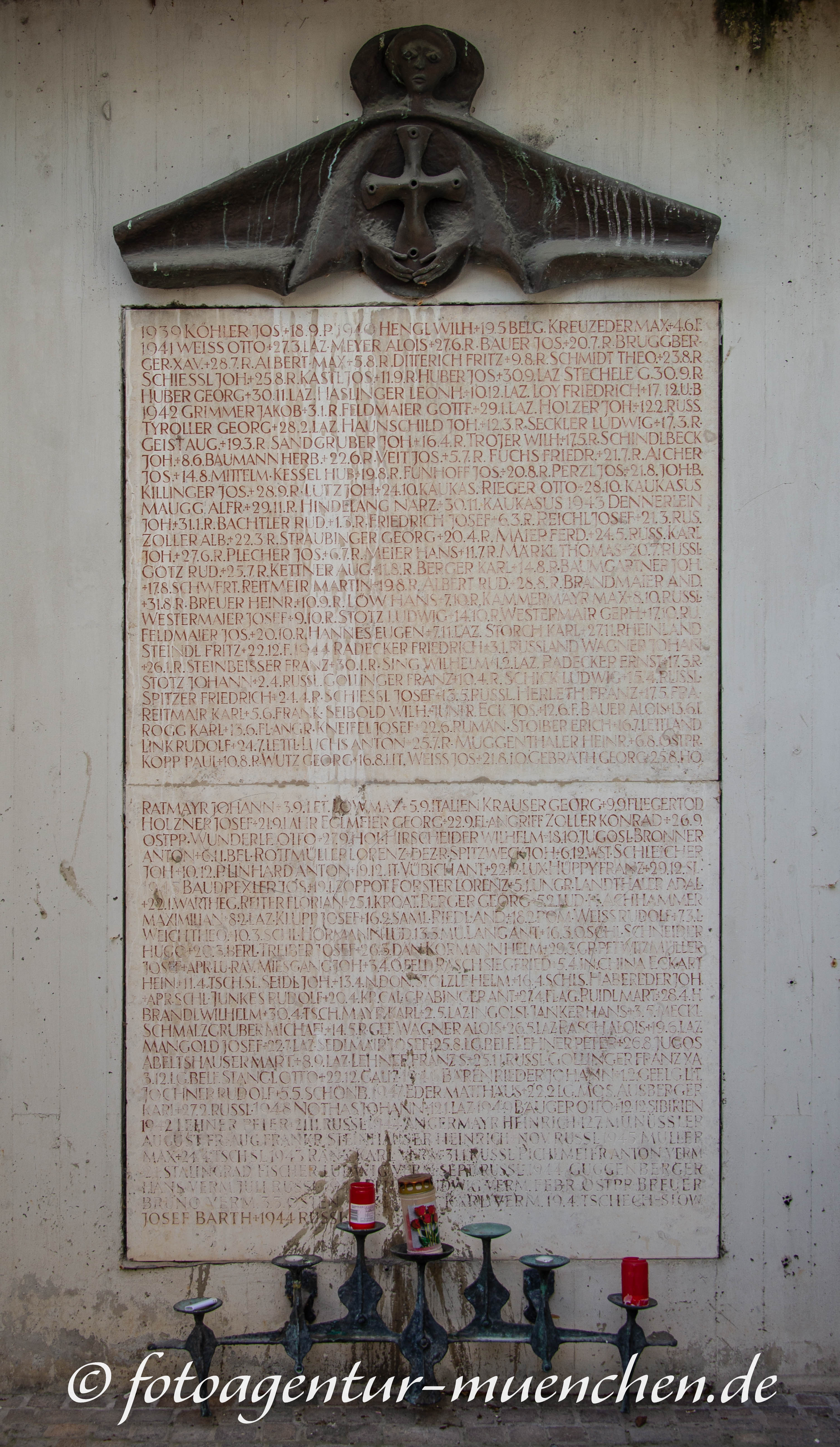Kriegerdenkmal - Kirche Namen Jesu