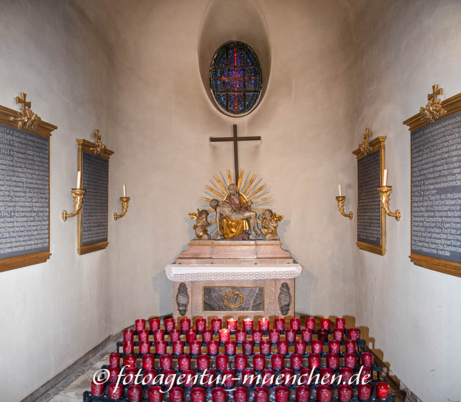 Kriegerdenkmal - Kirche Sankt Theresia – Denkmal/Kunstwerk in München