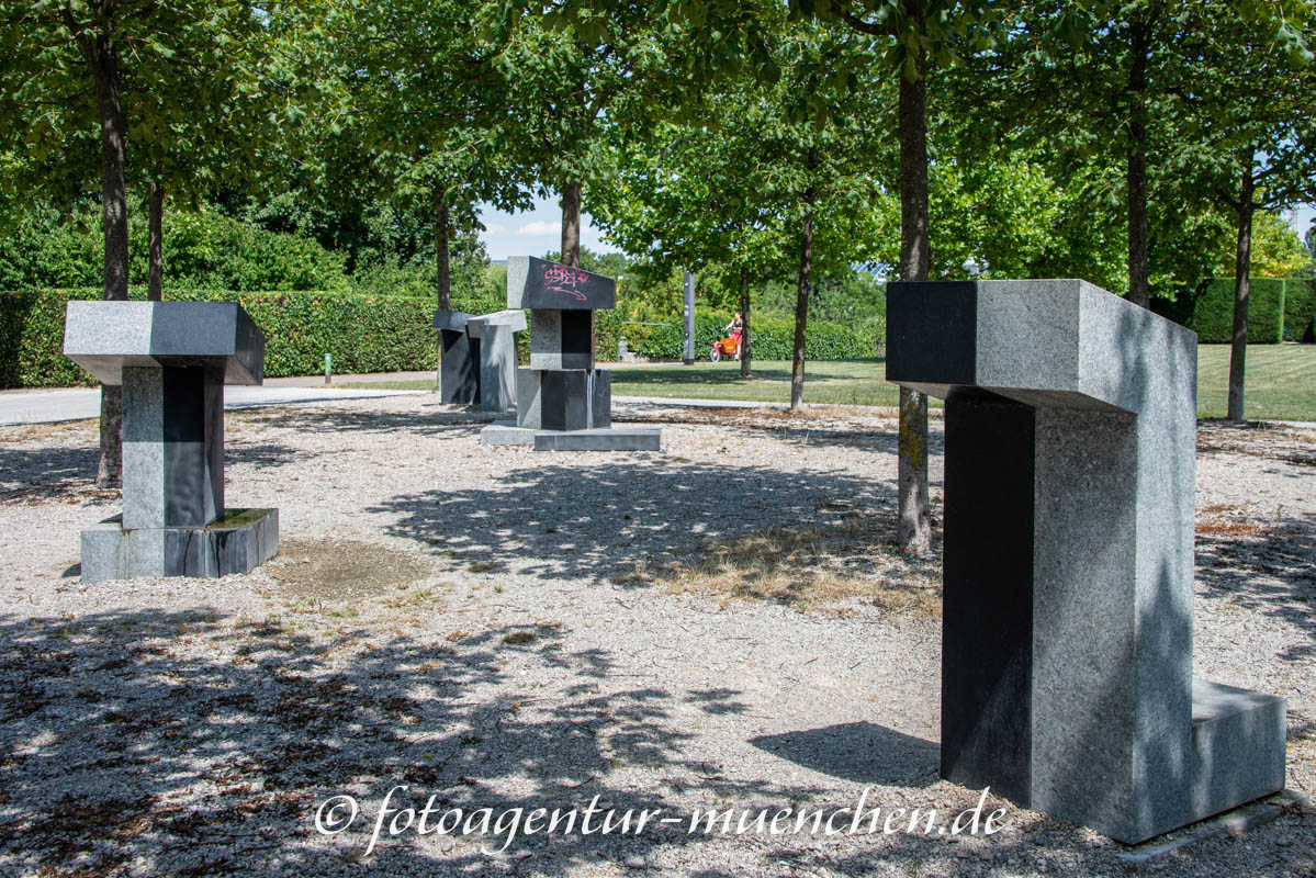 Rednerpulte, Rhetorisches Wäldchen - Klingelhöller Harald – Denkmal/Kunstwerk in München