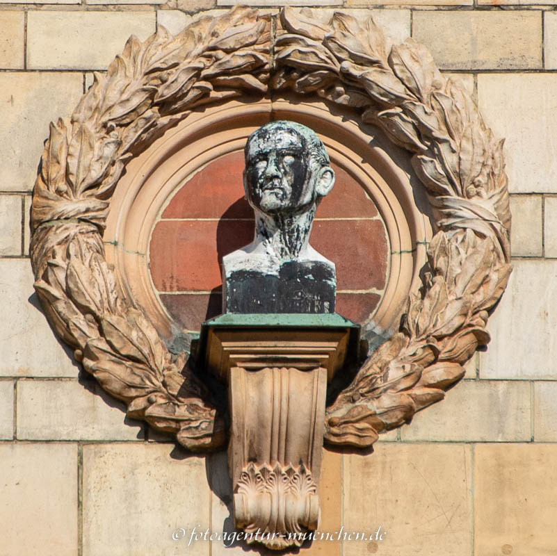 Aristoteles – Denkmal/Kunstwerk in München