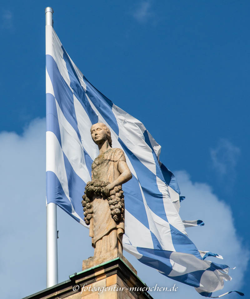 Viktoria mit bayerischen Fahnen