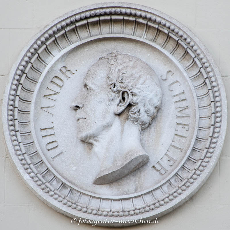 Andreas Schmeller – Denkmal/Kunstwerk in München