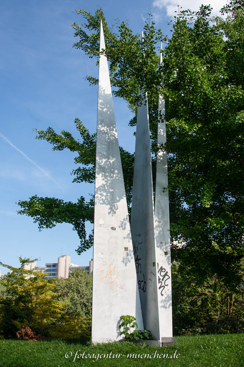 Dreiecksvariation 8/85 - Muthofer Ben – Denkmal/Kunstwerk in München