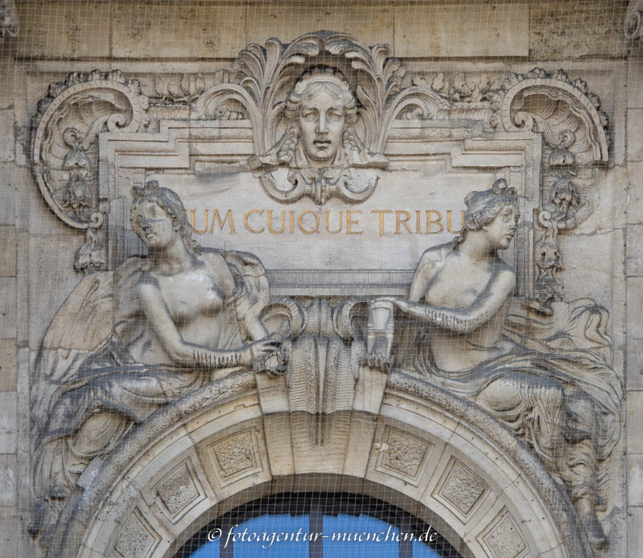 SUUM CUIQUE TRIBUE