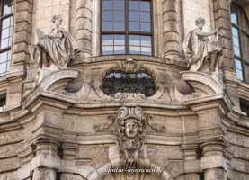 Gerhard Willhalm – Portalfiguren - Justizpalast