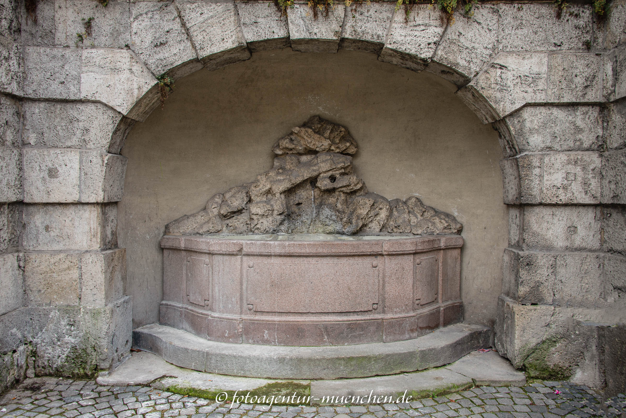 Grottenbrunnen