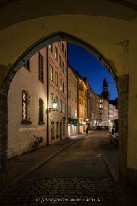 Gerhard Willhalm – Burgstraße bei Nacht