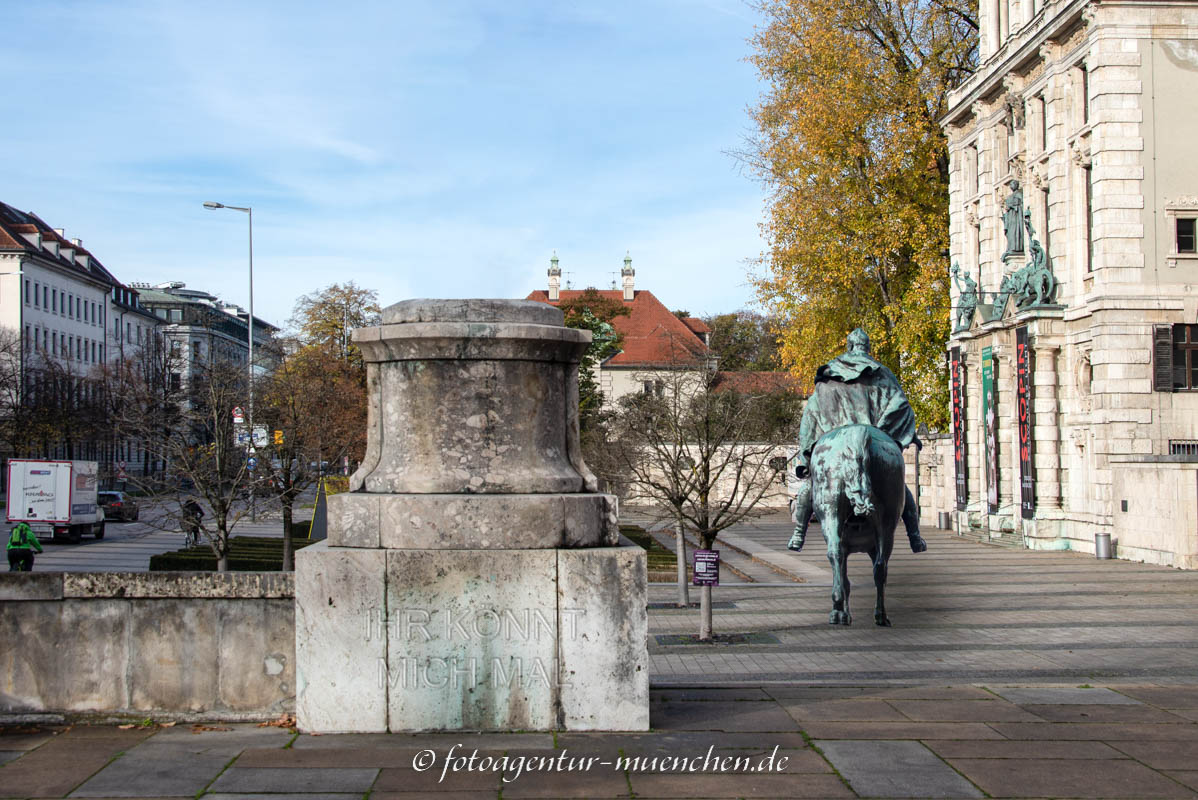 Ein würdiges Denkmal für den Herrscher der Herzen?