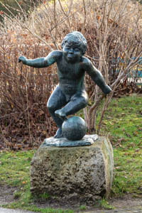 Knabe mit Fußball in , München