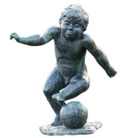 Knabe mit Fußball 1963