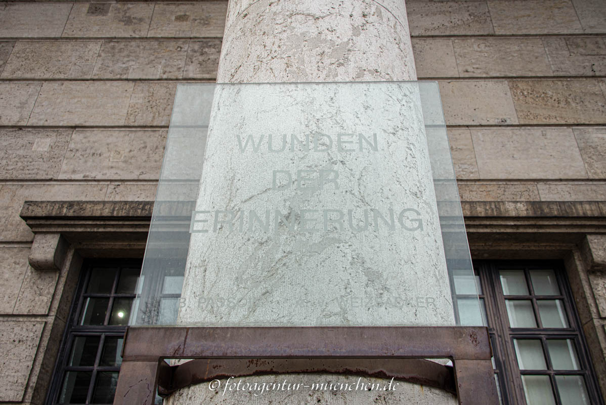 Wunden der Erinnerung - Haus der Kunst - Passow Beate, Weizsäcker Andreas von – Denkmal/Kunstwerk in München