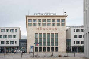 ehemalige Empfangshalle Flughafen (Wappenhalle)