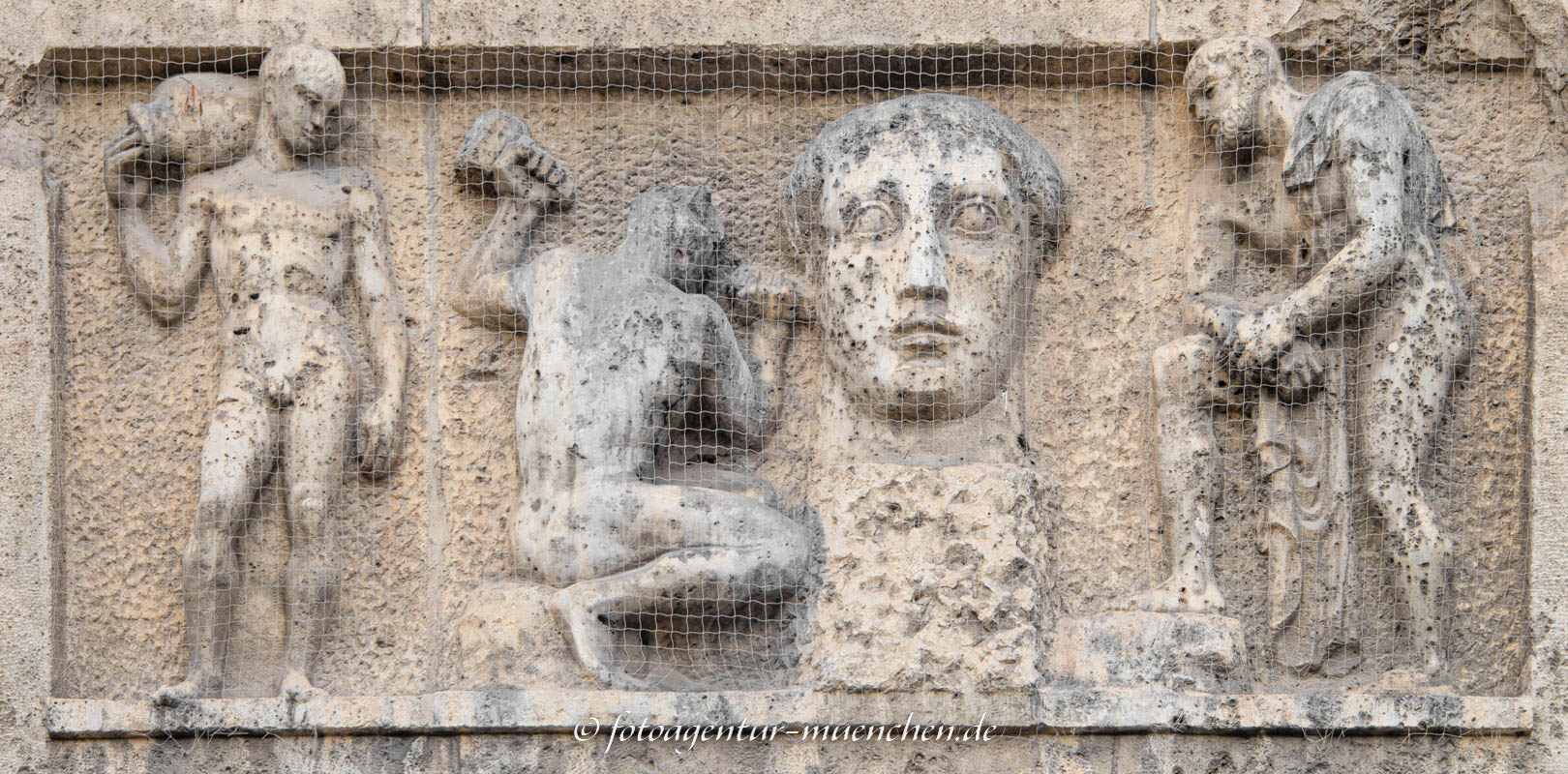 Kunstpavillion - Relief (Bildhauerei)