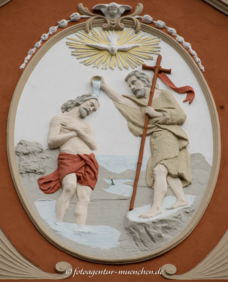 Giebelrelief - Johannis der Täufer – Denkmal/Kunstwerk in München