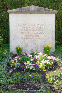 Gerhard Willhalm – Grab - Biermann Ludwig