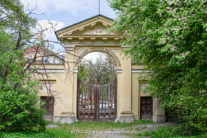 Tor der Tierärztlichen Fakultät