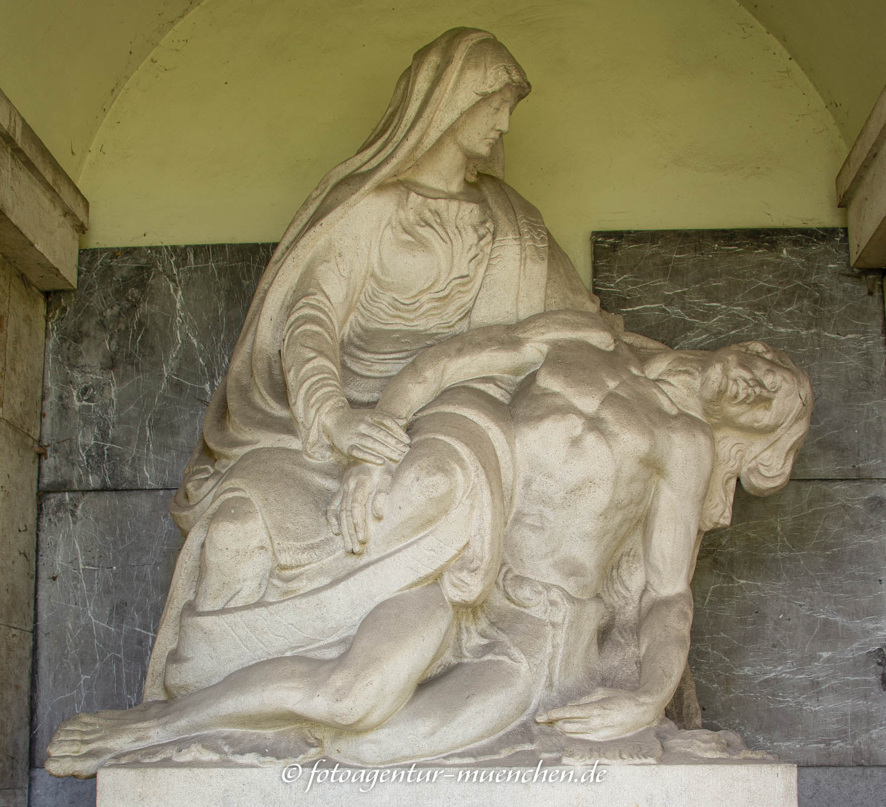 Pieta - Bruno Diamant