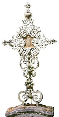 Gerhard Willhalm – Grabkreuz