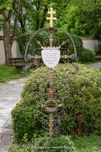 Kriegerdenkmal: Grabkreuz - Opfer der Sendlinger Mordweihnacht