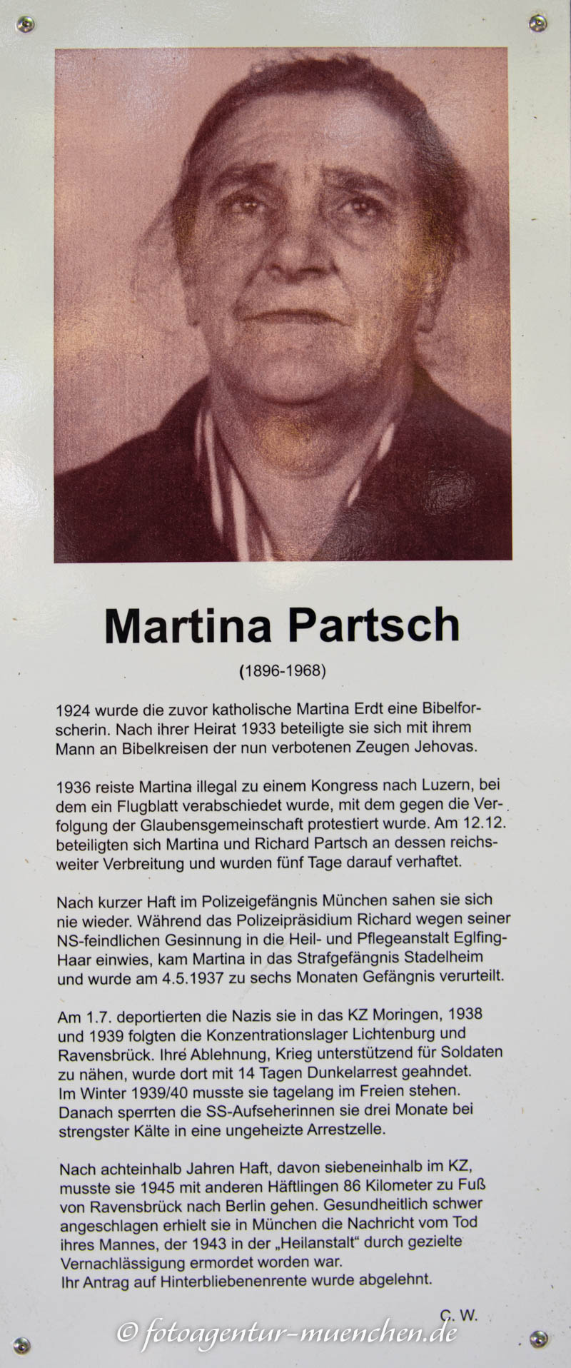 Gedenkstele für  Martina Partsch - Kastner Wolfram, Reuther Ingrid, Grube Ernst, Mühldorfer Friedbert, Strauß Eva, Wagemann-Laquai Judi – Denkmal/Kunstwerk in München