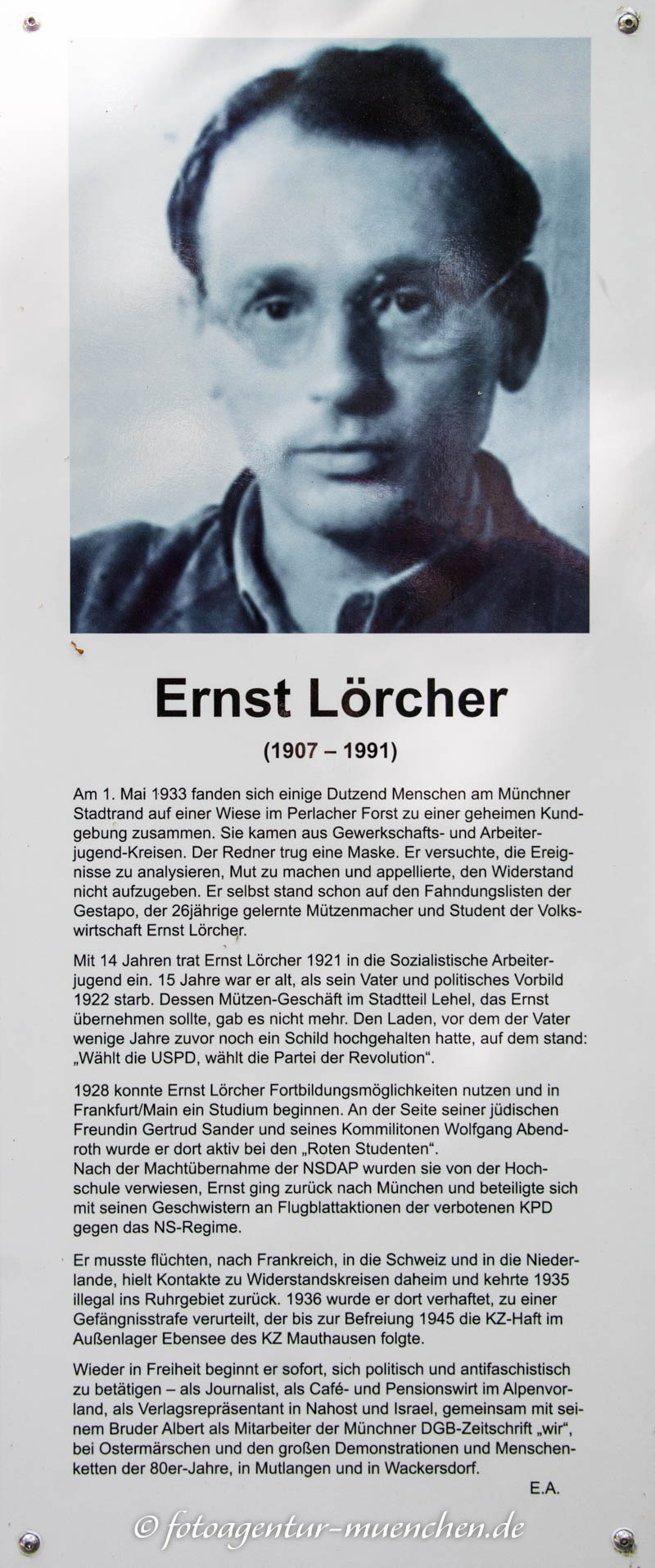 Gedenkstele für Ernst Lörcher - Kastner Wolfram, Reuther Ingrid, Grube Ernst, Mühldorfer Friedbert, Strauß Eva, Wagemann-Laquai Judi – Denkmal/Kunstwerk in München