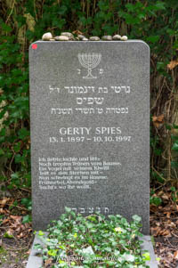 Gerhard Willhalm – Grab - Gerty Spies
