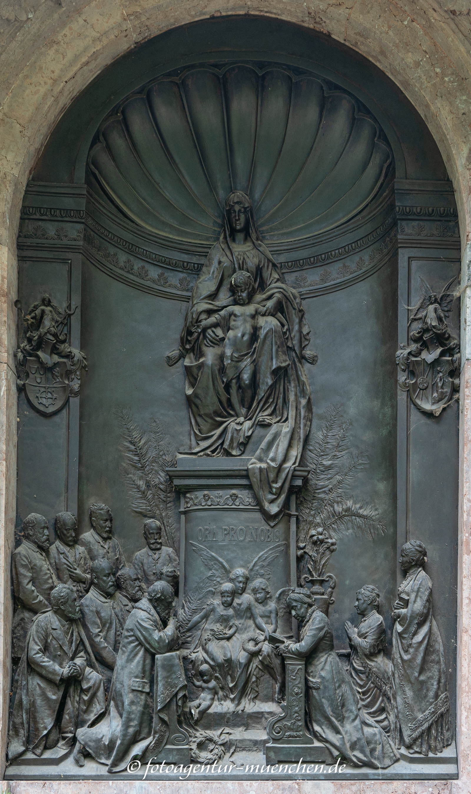 Bronzerelief