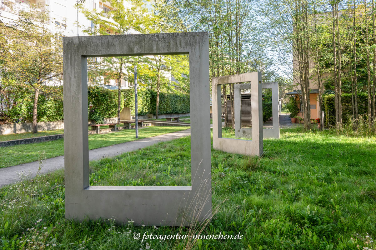 Bühnenrahmen - Zaharias Gabriella – Denkmal/Kunstwerk in München