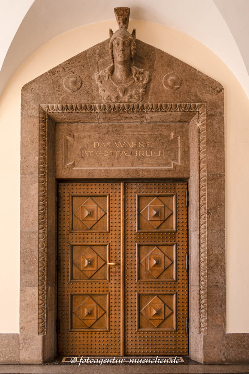 Eingangstüre zur Großen Aula