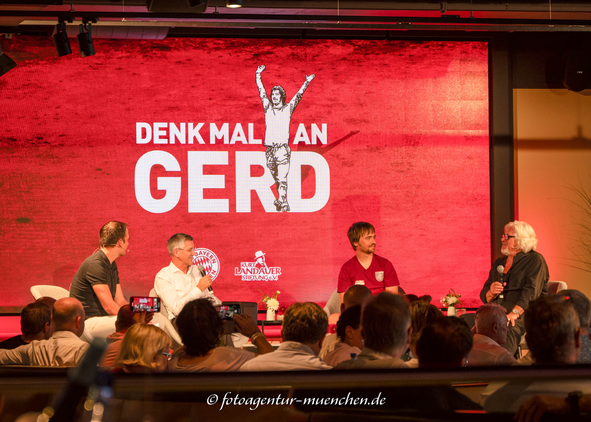 Enthüllung des Gerd Müller Denkmals