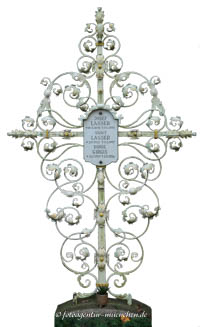 Gerhard Willhalm – Grabkreuz - Waldfriedhof