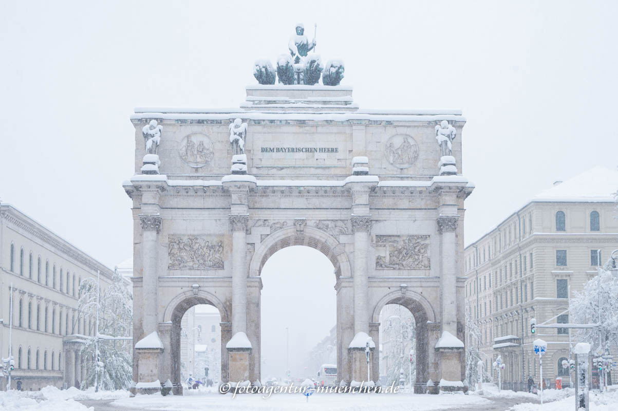 Siegestor im Winter