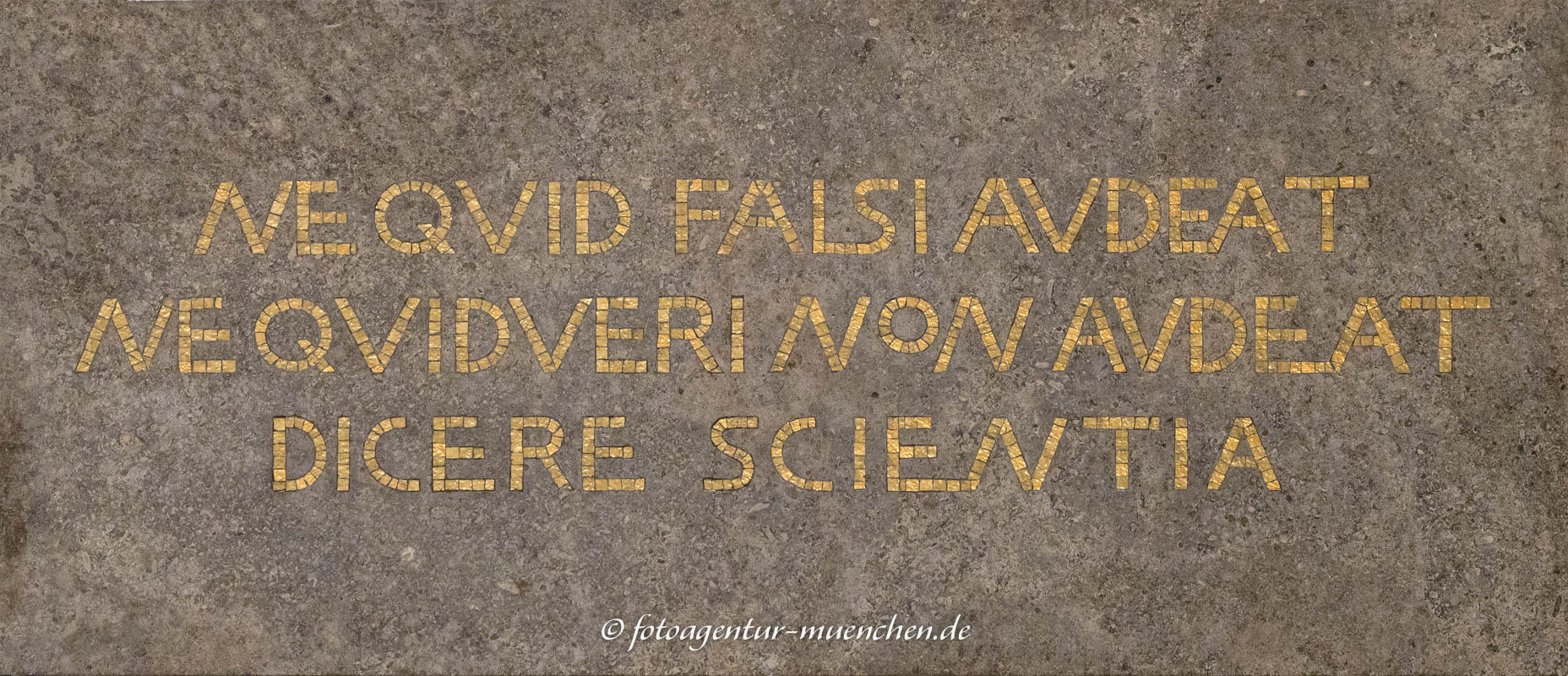 Inschrift 1 – Denkmal/Kunstwerk in München