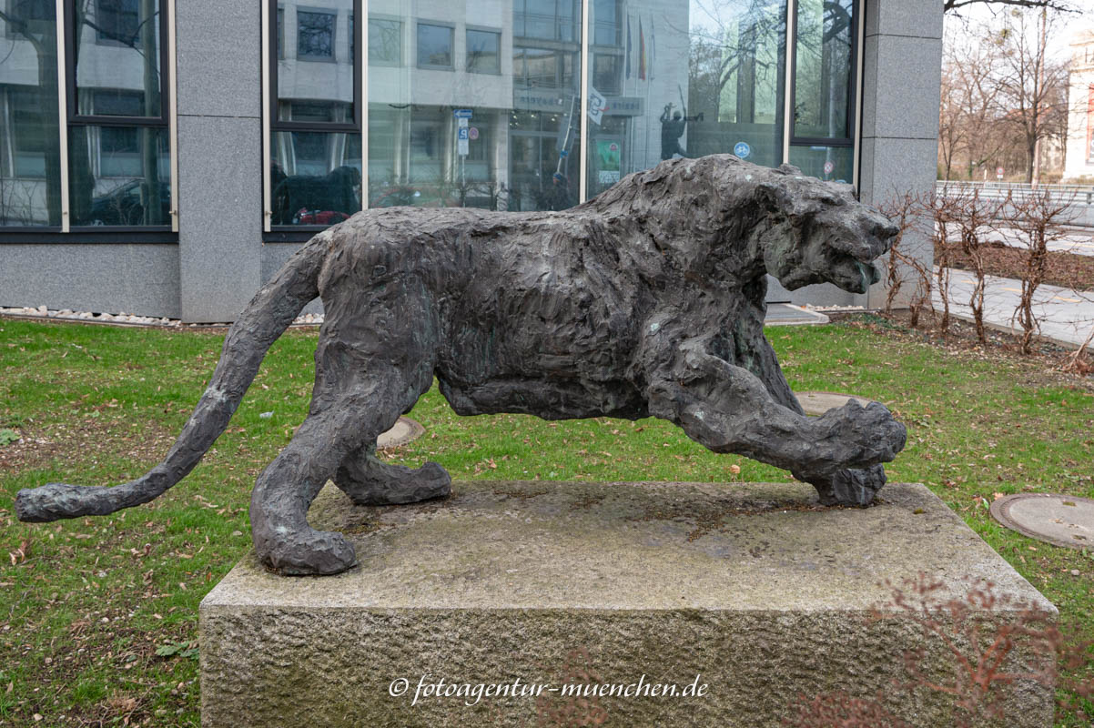 Löwin - Fischer Alexander – Denkmal/Kunstwerk in München